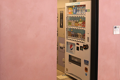 Vending Machines(1F)
