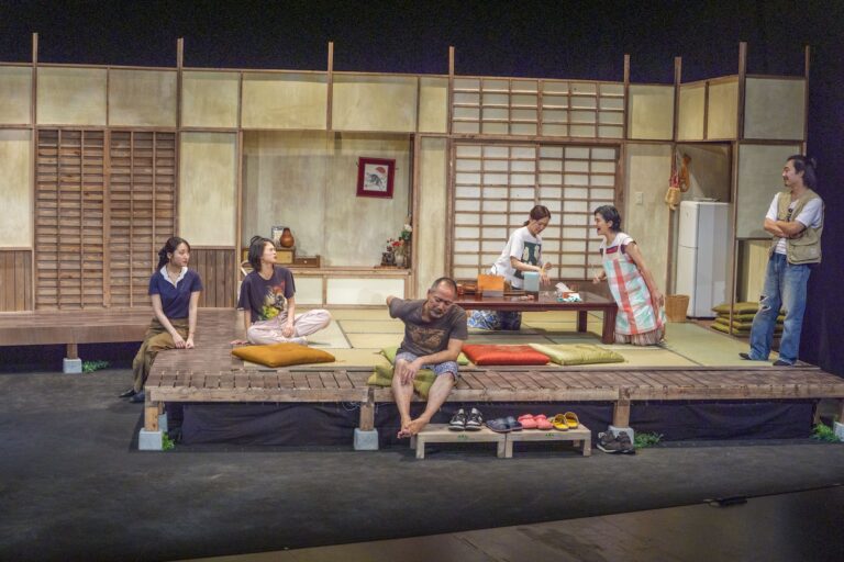 「社会に対する微妙な距離感」