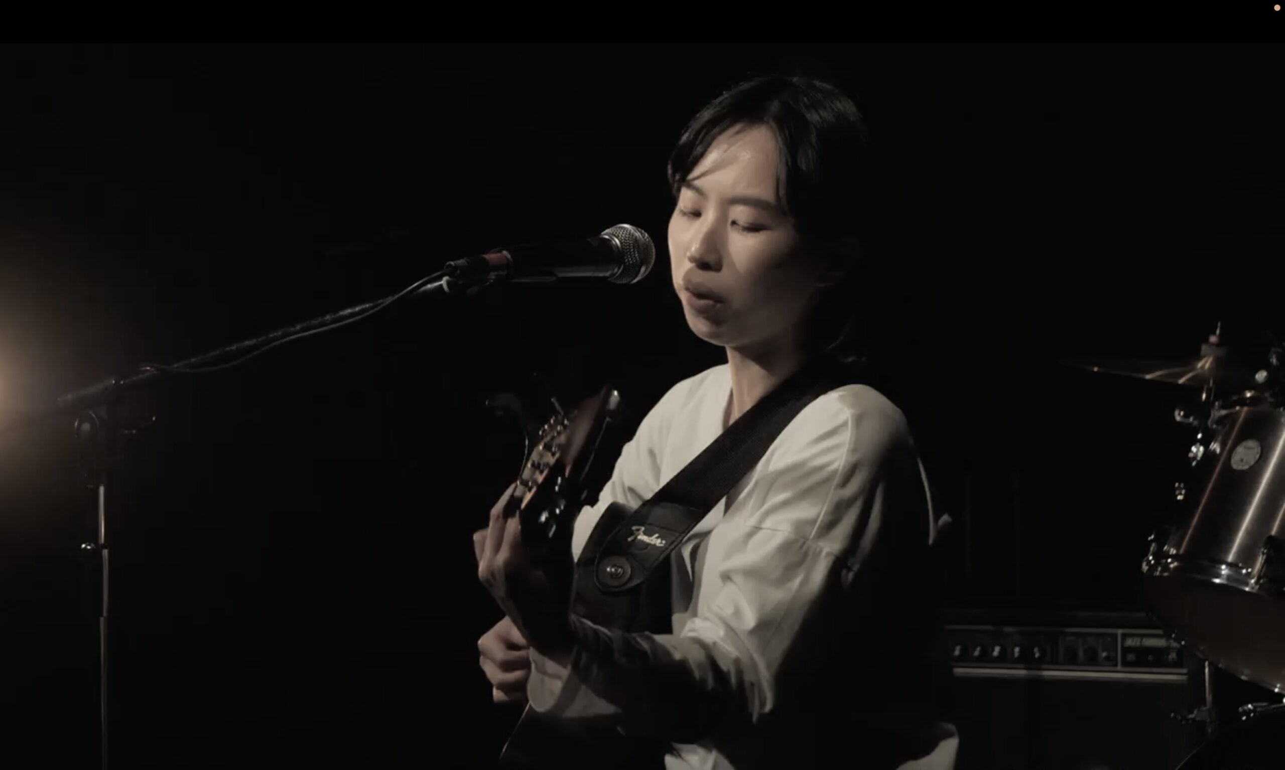 <b><big>飯川椎奈　【弾き語り】</b></big>