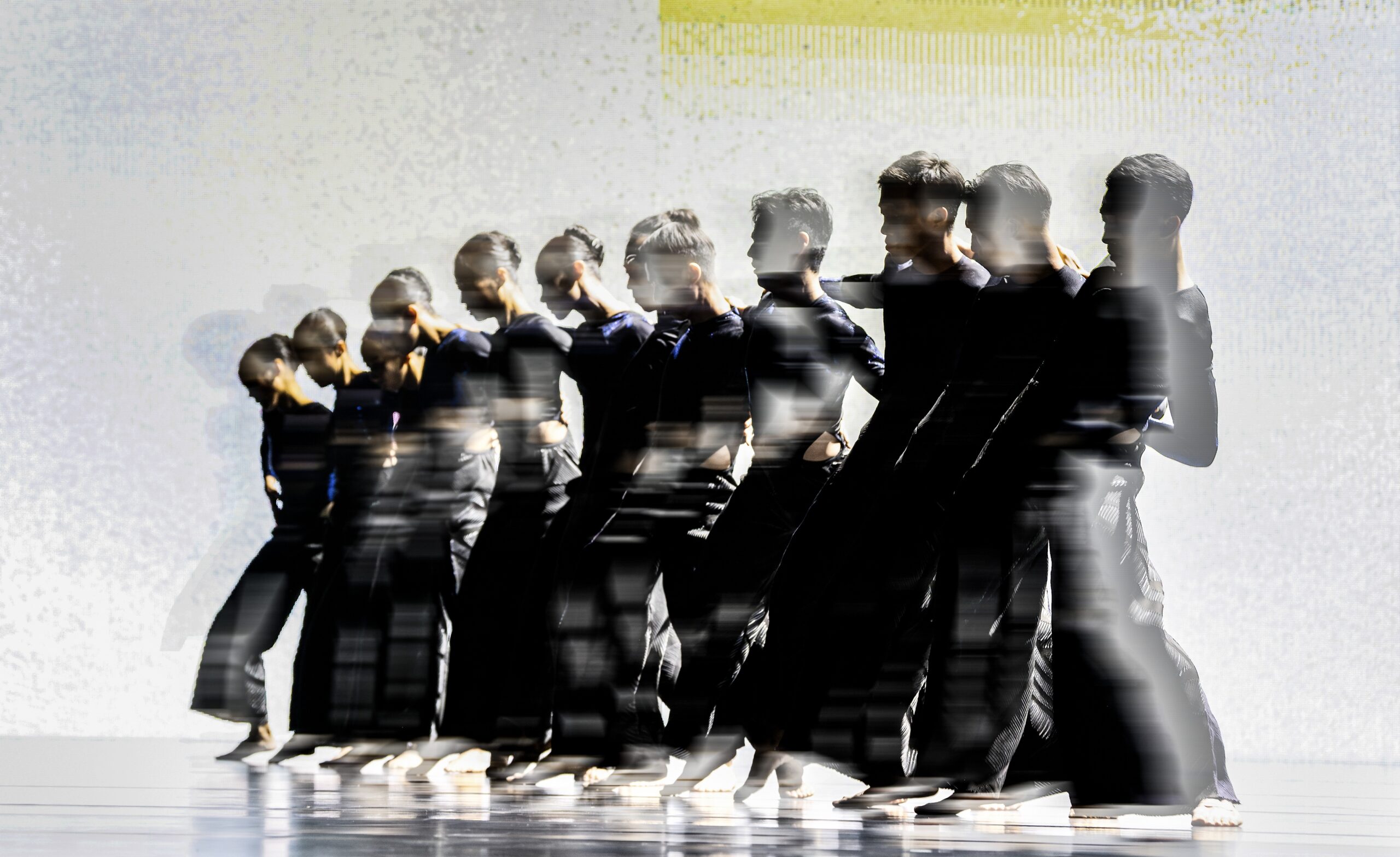 見えない波を描く、アジアのコンテンポラリーの今 —チェン・ゾンロン（鄭󠄀宗龍）インタビュー—