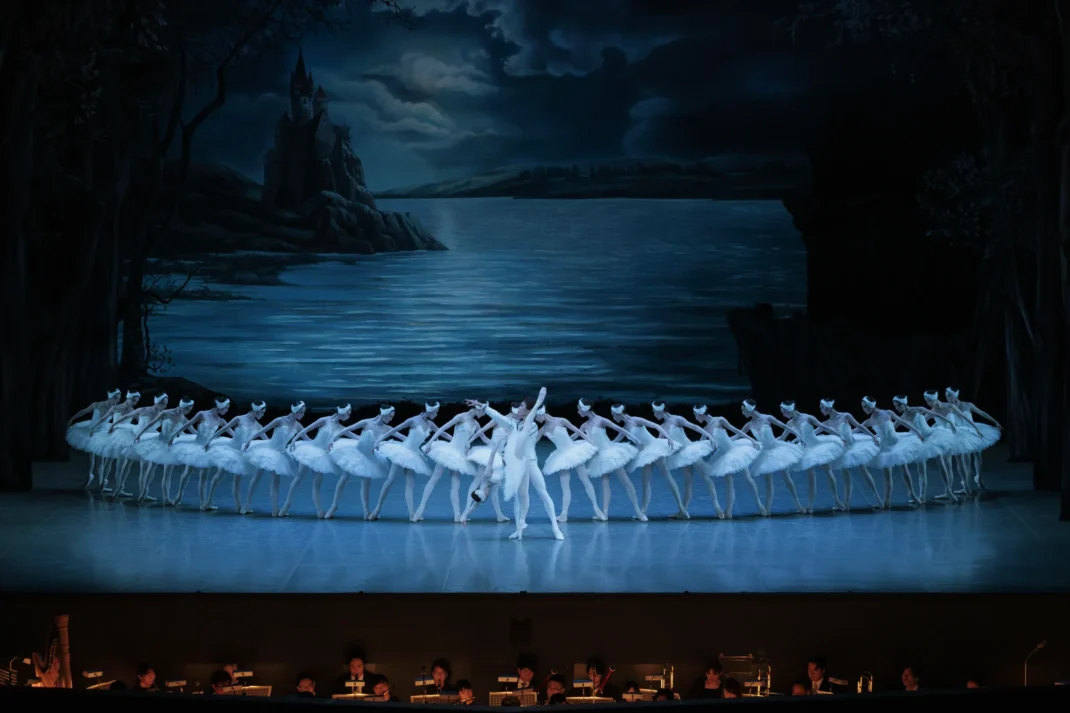 東京バレエ団ブルメイステル版『白鳥の湖』全4幕